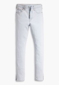 Jeans de mezclilla azul claro con un diseño de pierna recta, cinco bolsillos y cierre de botones. Presenta costuras minimalistas y un sutil efecto de desgaste.