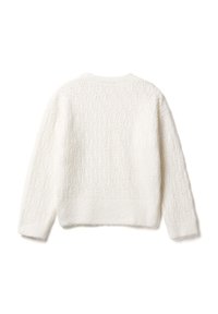 Weißer Kabelstrickpullover mit strukturiertem Muster, rundem Ausschnitt und langen Ärmeln. Weiches, flauschiges Material mit verkürztem Design.