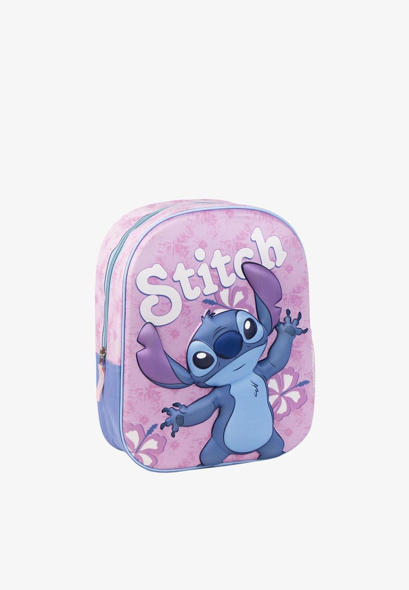 Petit sac à dos rose et violet avec un grand graphisme de Stitch de Disney et le mot "Stitch" en lettres blanches.