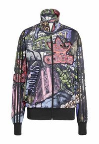 Tréningová bunda s farebným kolážom sôch, budov, textu a loga Adidas, s čiernymi pruhmi na rukávoch a čiernymi manžetami.