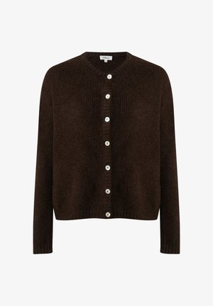 Brązowy dziergany kardigan z okrągłym dekoltem, długimi rękawami i sześcioma białymi guzikami na przodzie do zapinania. Miękka faktura i casualowy design.