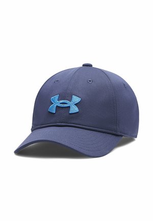 Gorra azul marino hecha de un tejido texturizado con una visera curvada. Presenta un logo bordado en azul claro en la parte frontal y ojales de ventilación.