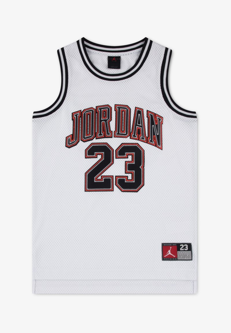 Valge võrkkangast korvpallisärk mustade ja punaste detailidega, millele on trükitud paksud tähed "JORDAN" ja number "23".