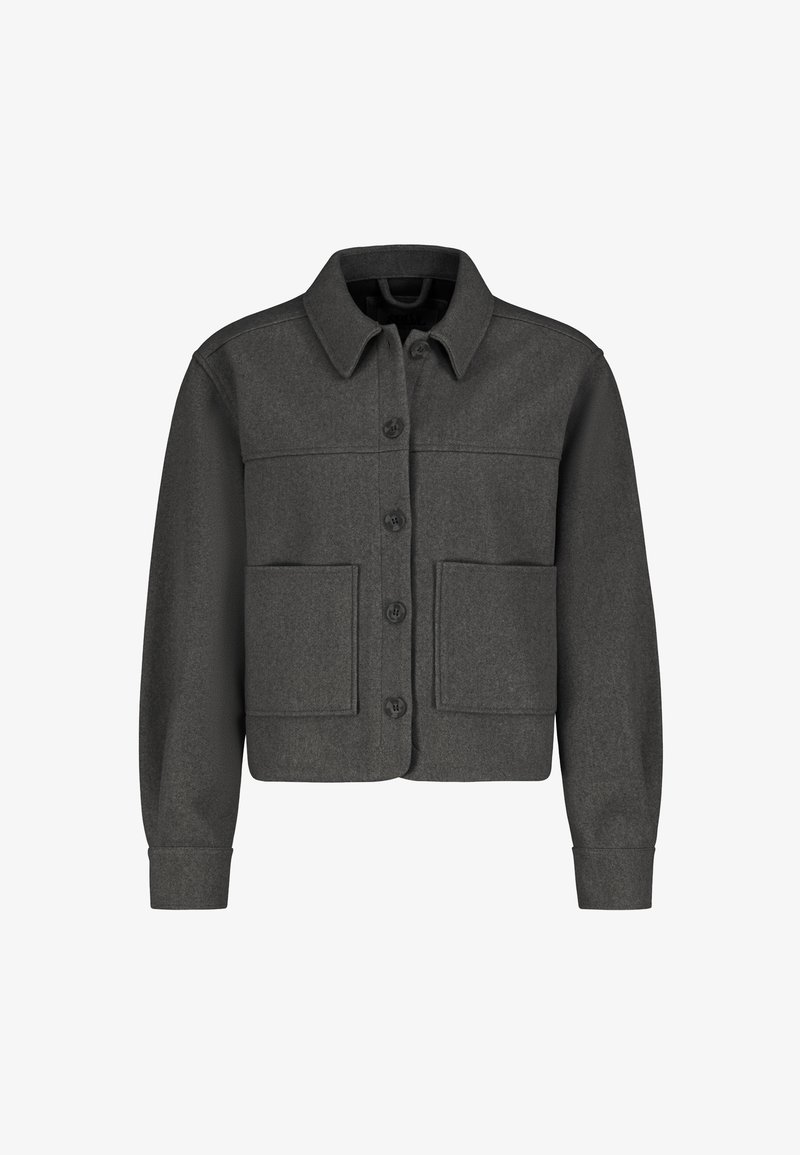 Grijze jas van een textuurstof met een knopenfront, kraag en twee grote voorzakken, met lange mouwen en een cropped ontwerp.