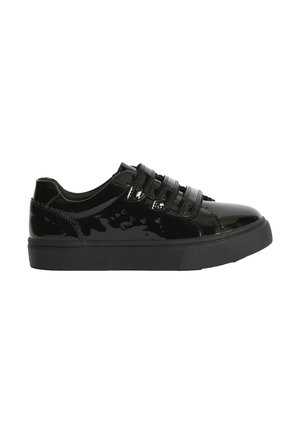 Sorte patenterede lædersneakers med tre elastiske remme. Rund tå, struktureret sort gummisål og dekorativ syning på siderne.