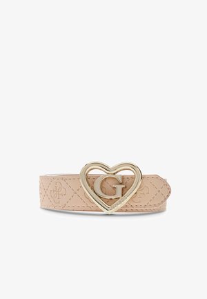 Beige quiltet læderbælte med en guldfarvet hjerteformet spænde med et stort bogstav G og lille Guess-logo-gravering.