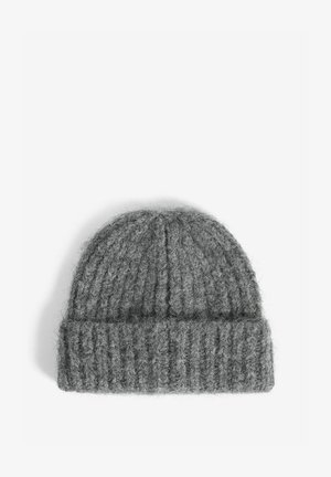 Graue Strickmütze mit einer weichen, strukturierten Oberfläche und einem gerippten Bund. Das Design weist vertikale Linien und eine abgerundete Spitze auf.