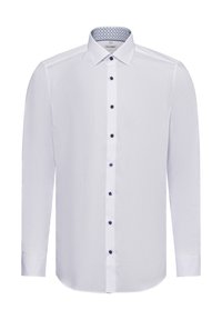 Weißes Langarmhemd mit klassischem Kragen, ausgestattet mit dunklen Knöpfen und einem gemusterten blauen Innenkragen. Hergestellt aus glattem, leichtem Stoff.