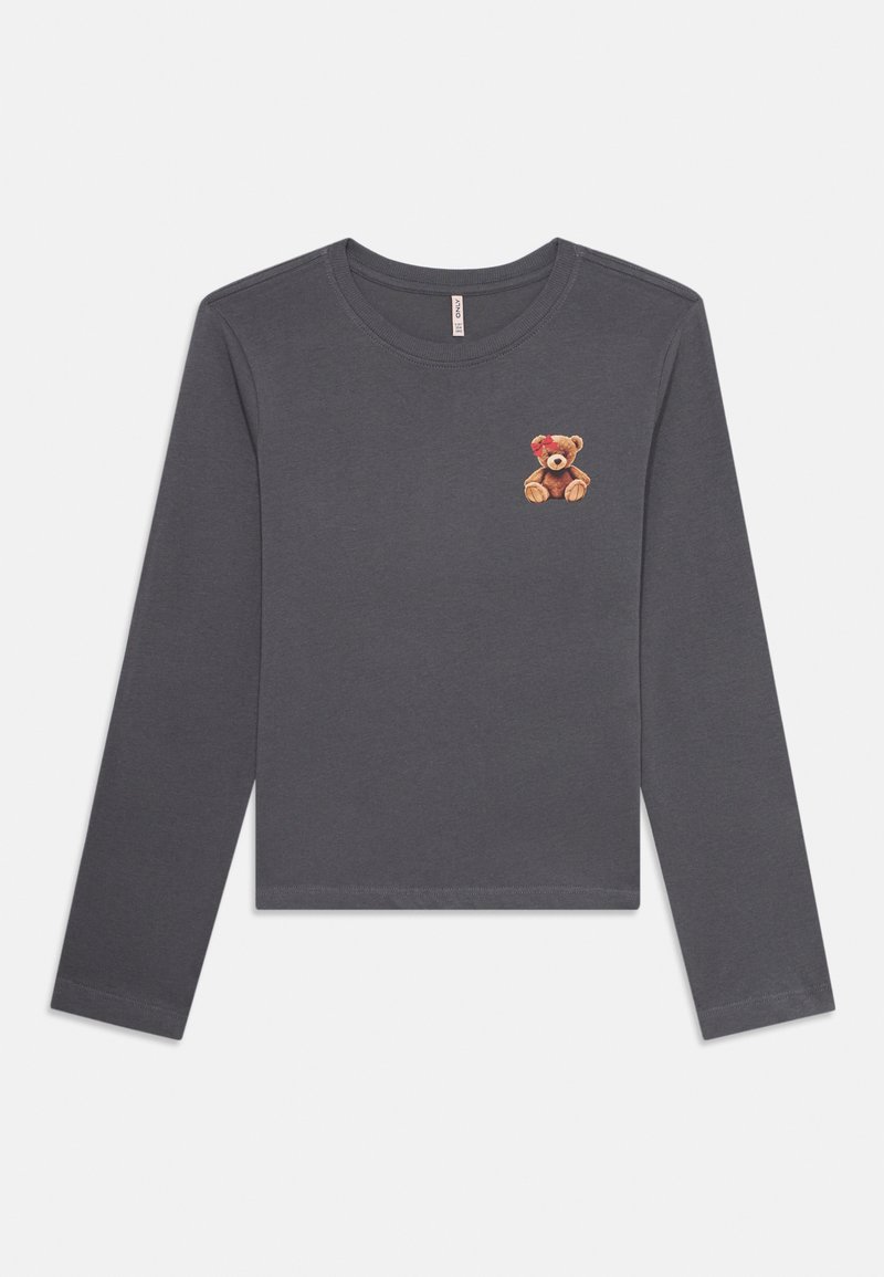 T-shirt cinza de manga longa, feito de um tecido suave, com um pequeno urso bordado no lado esquerdo do peito. Barra reta e decote arredondado.