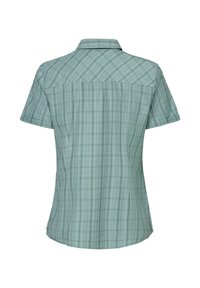 Chemise à manches courtes en tartan vert avec un empiècement en forme de yoke présentant des lignes diagonales, vue de dos sur fond blanc.
