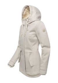 Licht beige vrouwen winterjas met capuchon, frontale rits, trekkoorden, flapzakken en een logo patch op de linkermouw.