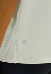 lululemon JERSEY TRAINING - Camiseta básica - bone