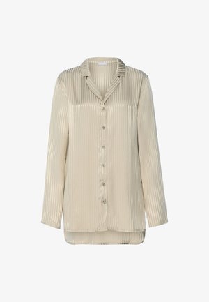 Béžová saténová halenka s dlouhým rukávem s vertikálními pruhy, zapínáním na knoflíky vpředu, klasickým límcem a mírně zaobleným lemem.