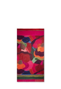 Kleurrijke sjaal met patroon van abstracte bloemvormen in rijke tinten roze, rood, blauw en groen, met zachte, gestructureerde stoffen randen.