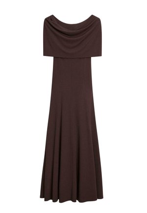 Robe marron de longueur genou en tissu doux, avec un décolleté drapé et une silhouette évasée dotée de détails de couture.