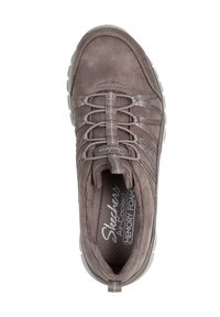 Grau Wildleder Sneaker mit strukturiertem Obermaterial, flexiblen Schnürsenkeln und gepolstertem Kragen. Ausgestattet mit "Air Cooled Memory Foam" Innensohle und Gummisohle.