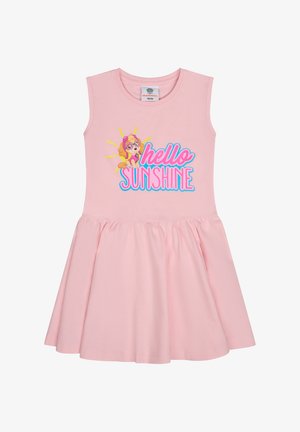 Rosa ärmelloses Kleid mit tailliertem Oberteil und ausgestelltem Rock. Es hat ein Grafik eines Cartoon-Hundes und den Text "Hallo Sonnenschein" in lebhaften Farben.