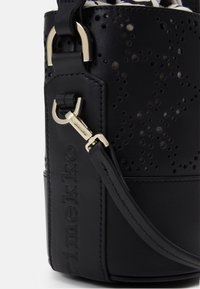 Marimekko IMPRINT NANO BUCKET UNIKKO - Bolso de mano - black