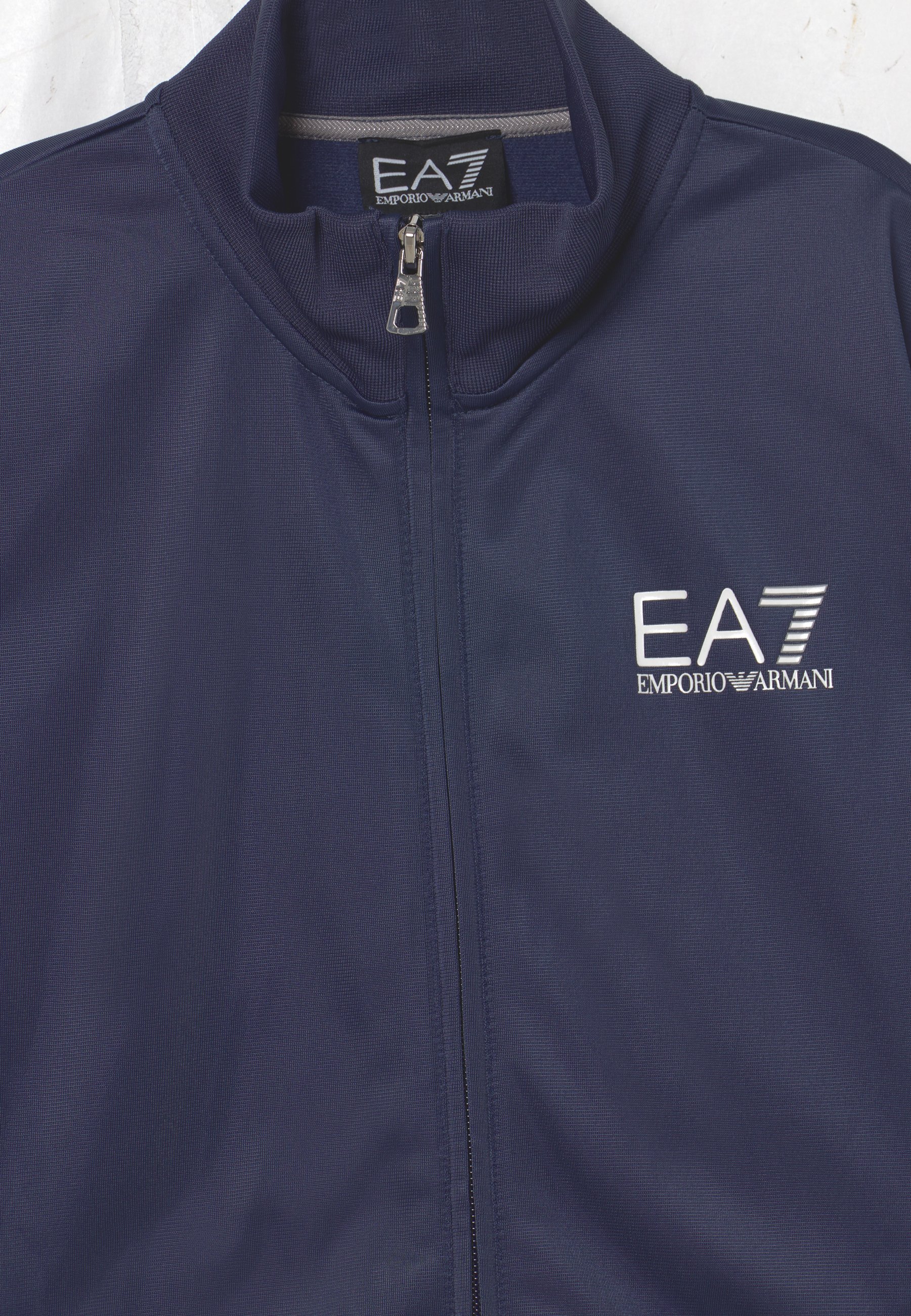 tuta armani ea7
