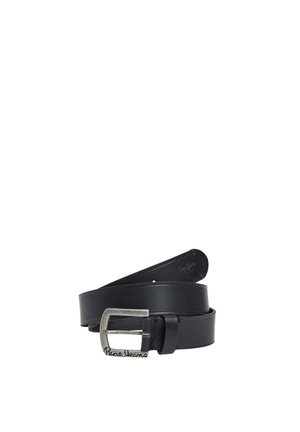 Cinturón de cuero negro con una hebilla rectangular de plata con grabado. Textura suave, diseño elegante y cuenta con un acento de marca en la hebilla.