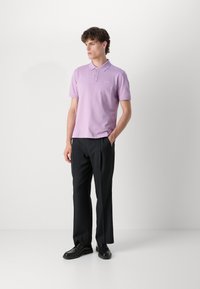 GANT CONTRAST RUGGER - Polo marškinėliai - orchid lilac
