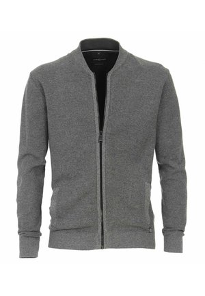 Grauer Strickcardigan mit durchgehendem Reißverschluss, gerippten Bündchen und Saum, zwei seitlichen Taschen und einem Bomberkragen. Strukturiertes Gewebedetail.
