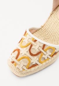 Coccinelle PRAIA - Espadrilky - beige