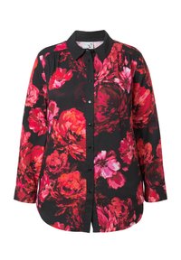Een button-up overhemd van zwarte stof met een levendig rood bloemenpatroon, lange mouwen, een klassieke kraag en een afgeronde zoom.