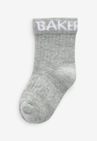 Graue, gestrickte Socke mit einem gerippten Bündchen, auf dem "BAKER" in weißer Schrift steht. Glatte Textur mit einer abgerundeten Spitze und nahtloser Verarbeitung.