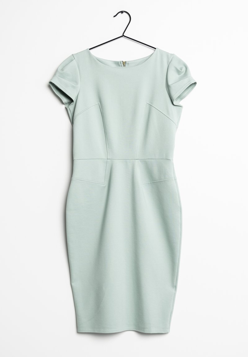 Robe ajustée à manches courtes de couleur vert pâle avec des détails de couture, suspendue sur un cintre noir contre un fond blanc.