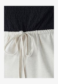 Niet geselecteerd, black and natural