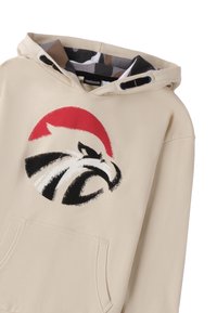 Felpa con cappuccio beige che presenta una grafica di un'aquila in bianco e nero su uno sfondo rosso, con cordoncino e tasca frontale.