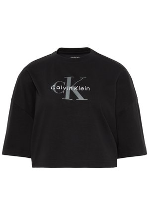 Μαύρο κοντό υπερμεγέθες T-shirt με φαρδιά μανίκια και γκρι λογότυπο "CK Calvin Klein" τυπωμένο στο κέντρο μπροστά.