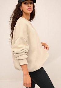 Next HEAVYWEIGHT BRUSHED CREW NECK - Melegítőfelső - neutral