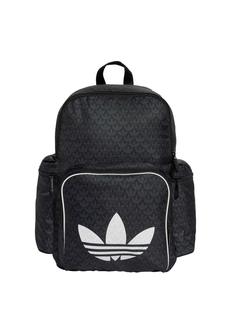 Mochila negra con un patrón texturizado, logo blanco en el bolsillo frontal y ribete blanco en la cremallera contrastante. Incluye bolsillos laterales y una asa superior.