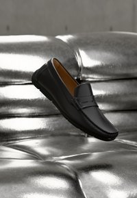 Επιλέχθηκε, black
