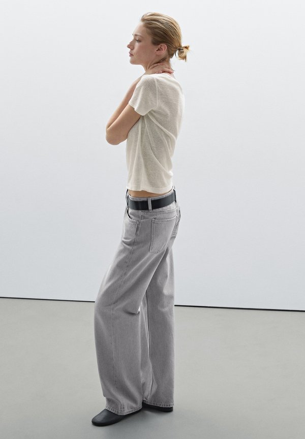 LOW-RISE STRAIGHT-LEG - Straight leg jeans3