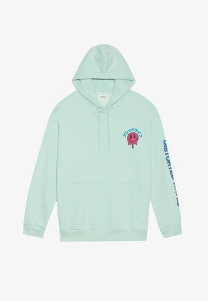 Mintgroene hoodie met een kangoeroezak, capuchon met trekkoord, gedrukt rood en turquoise grafisch ontwerp op de voorkant en tekst langs de mouw.