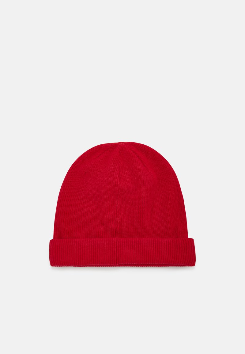 Berretto lavorato a maglia rosso con risvolto, caratterizzato da una texture a coste e una parte superiore arrotondata. Realizzato in un materiale morbido e elastico per il massimo comfort.