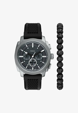 Zegarek chronograf Fossil z czarnym gumowym paskiem, srebrną stalową kopertą, teksturowanym bezelem i czarną tarczą. W zestawie z bransoletą z czarnych koralików lawy.