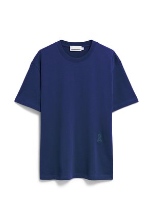 Marineblauwe T-shirt met korte mouwen, ronde halslijn en een subtiel geborduurd logo aan de onderzijde. Zachte katoenmateriaal, comfortabele pasvorm.