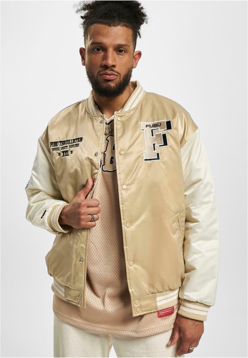 FUBU - COLLEGE SHINY VARSITY  - Bomber tipa jaka - sand offwhite, Palielināt