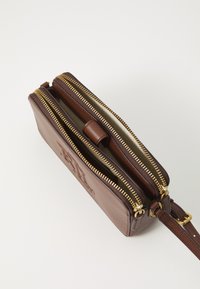 Lauren Ralph Lauren LEATHER MEDIUM WITLEY CROSSBODY WALLET - Torba preko tijela - dark mahogany