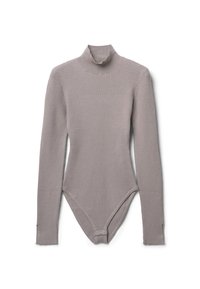Langärmliger Body aus hellgrauem Rippstrick mit hohem Rollkragen und Druckknopfverschluss am Boden; glatte Textur und figurbetontes Design.