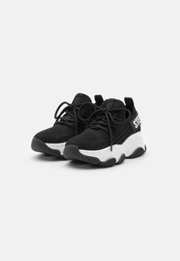 Steve Madden JPROTÉGÉ - Matalavartiset tennarit - black
