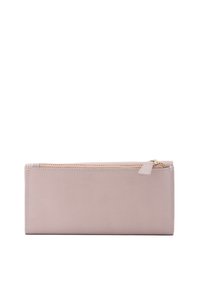Portafoglio a zip in morbida pelle beige, forma rettangolare con cuciture sottili, dotato di chiusura a zip e un piccolo tirante.