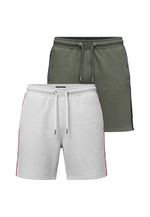 Deux paires de shorts décontractés avec cordons, un gris clair avec des bandes rouges sur les côtés et un vert foncé avec des bandes bleu marine sur les côtés et des poches latérales.