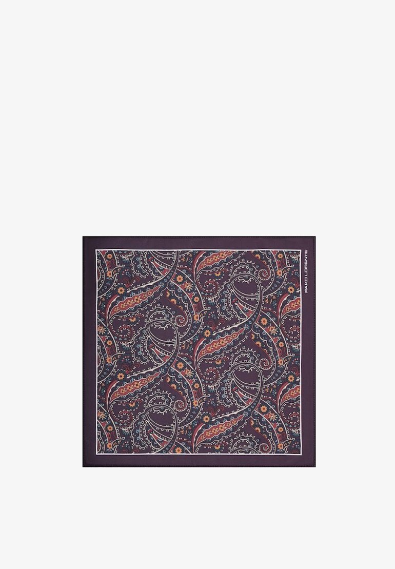 Kwadratowy jedwabny szalik z wzorem paisley, w ciemnofioletowym, czerwonym i niebieskim kolorze, z białą obwódką i drobnymi detalami.