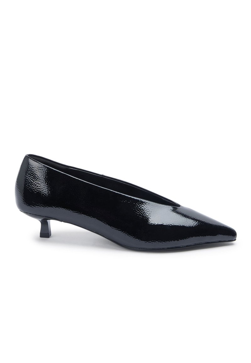 Next FOREVER COMFORT® HIGH CUT KITTEN HEEL COURT SHOES Escarpins