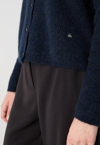 Mos Mosh CARDIGAN - Kardiganas - salute navy